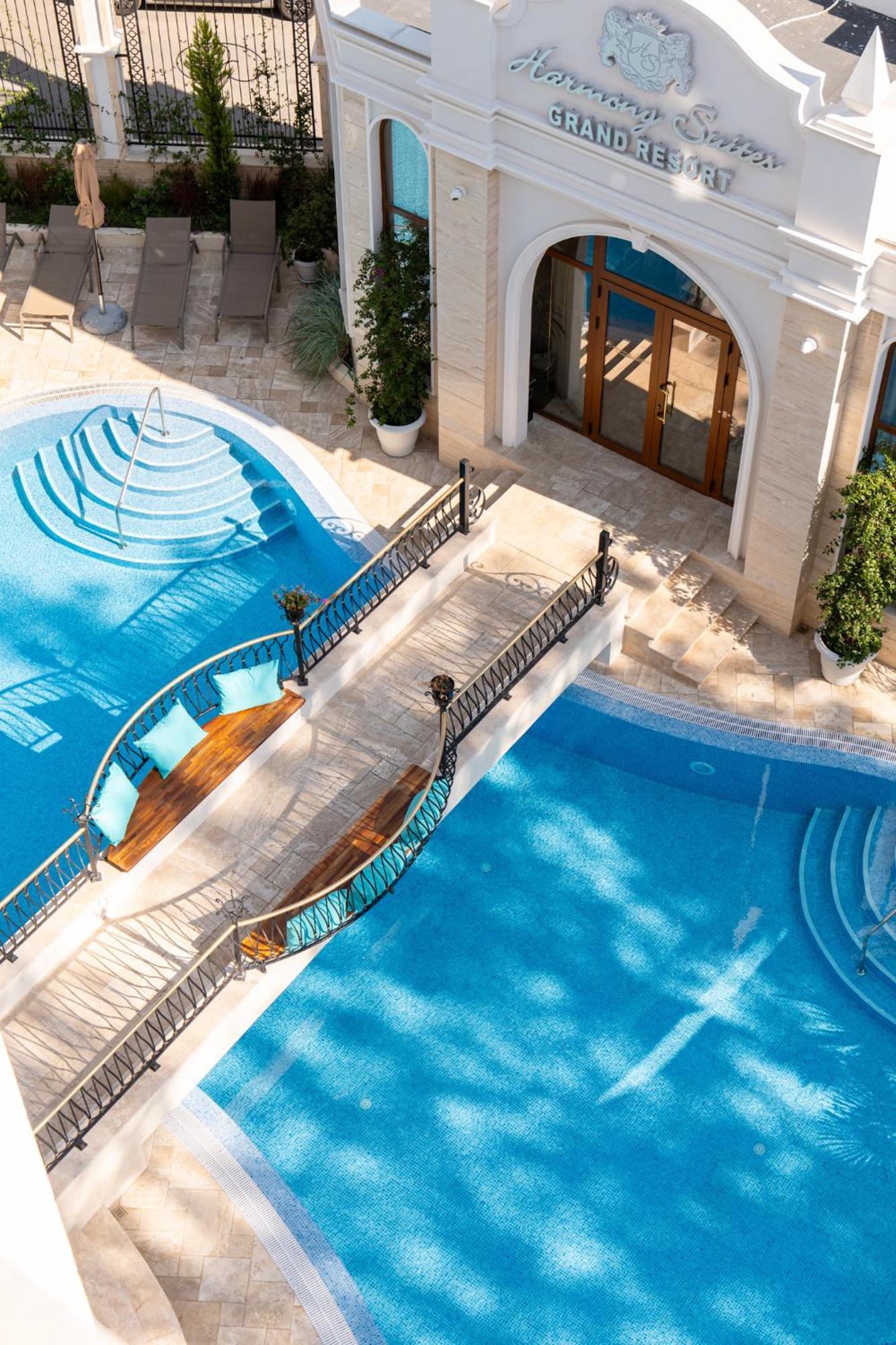 Harmony Suites Grand Resort 阳光海滩 外观 照片